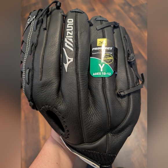 Mizuno Black Baseball Glove - Picture 3 of 8